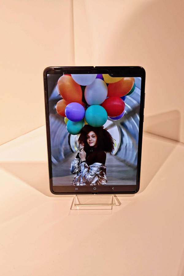 samsung-galaxy-fold.jpg Samsung galaxy fold